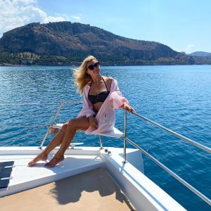 EGOcharter - News - Yachting insights - Recommendations for girls on a yacht