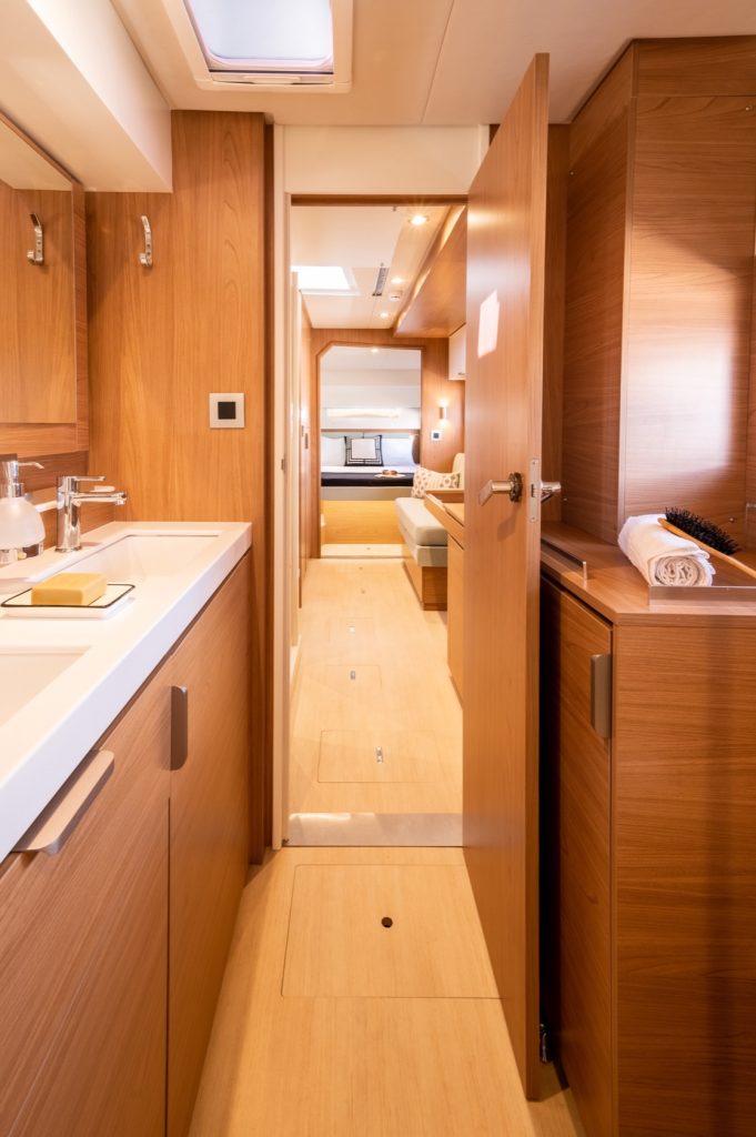 EGOcharter - Leo Bali 4.2 3-cabin catamaran for charter