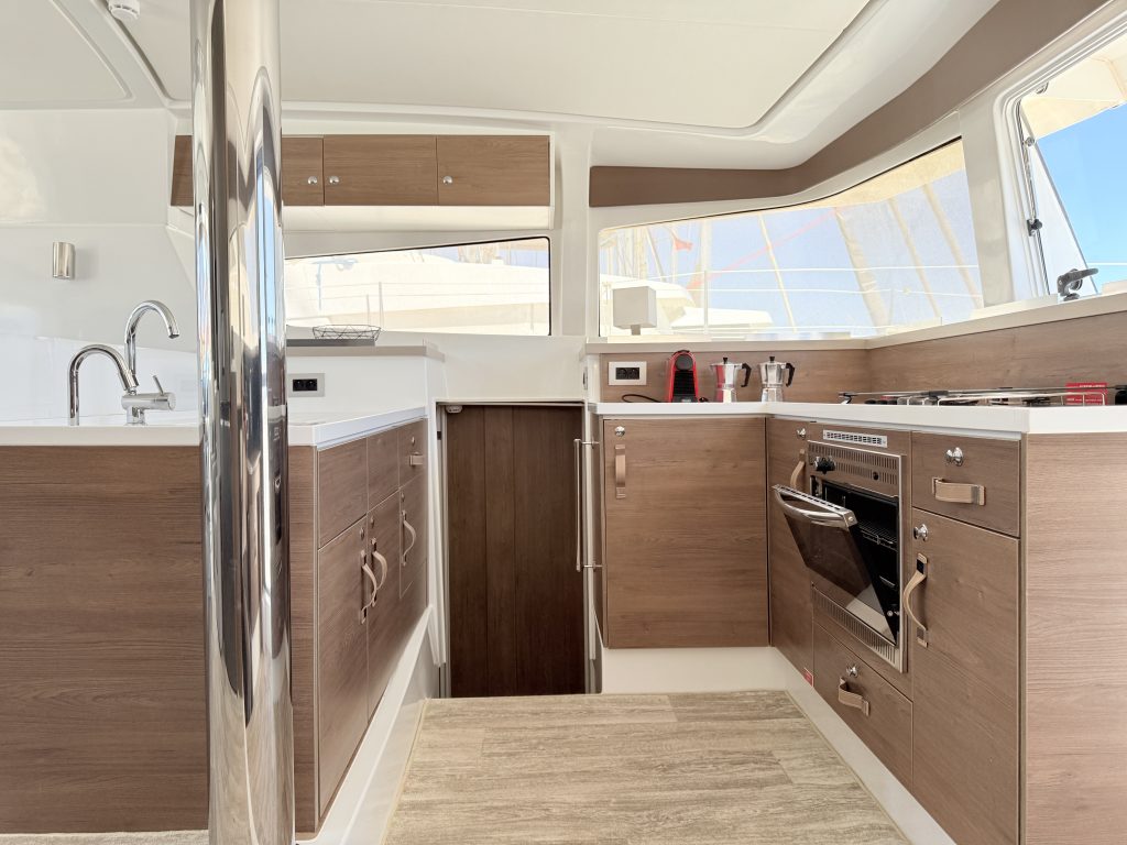 EGOcharter - Bali 4.2 - Sailing catamaran for charter in Greece