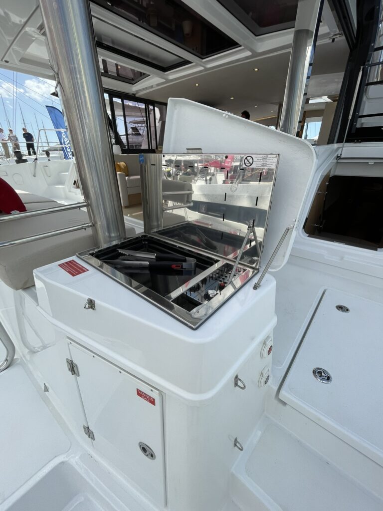 EGOcharter - 6-cabin Bali 4.8 catamaran for charter in Greece