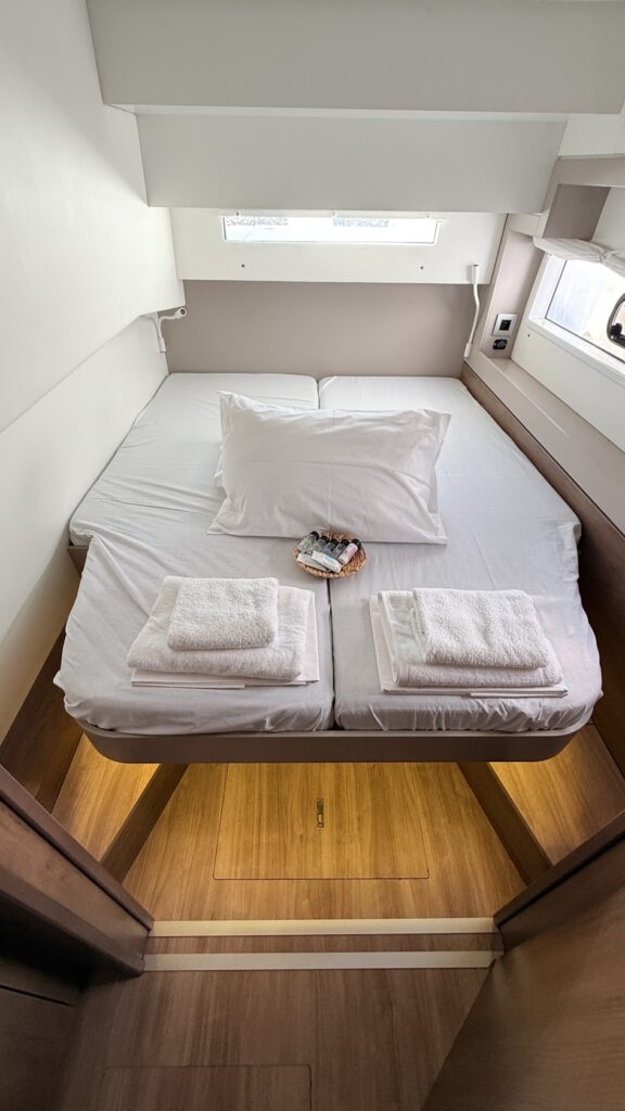 EGOcharter - Julia Bali 4.2 - Catamaran for charter in Greece